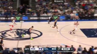 [Highlight] Chris Paul taps one side of the hip, baiting the ballhandler to move the ball to the other side, opening them up for the steal. Signature defensive play.