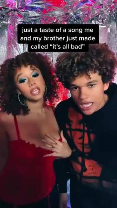 Both is fuckn hot 🥵🔥