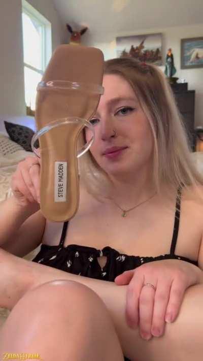 These sexy heels needed to be worshipped.. 🤤