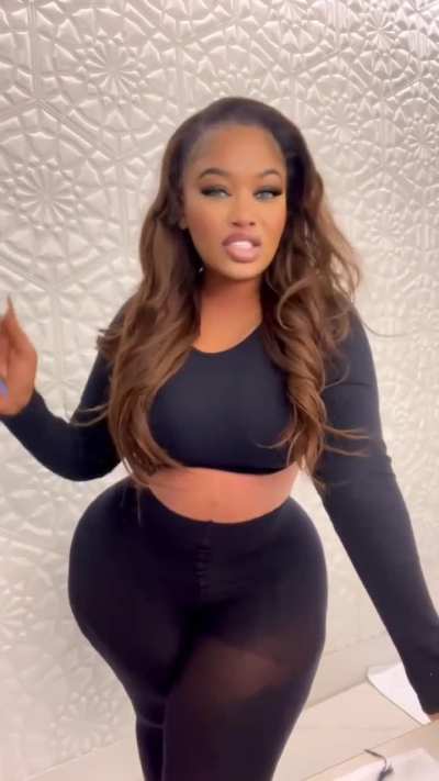 queenveebosset on Instagram