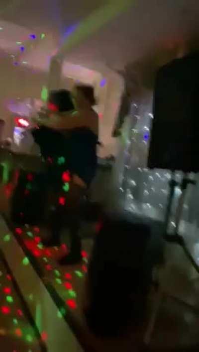 Так, сразу предупреждаю — не для слабонервных. Из описания уже все понятно... Корпоратив на хлебозаводе в подмосковной Электростали. Наши дни. Холст, масло, водка.