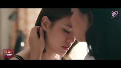 Emi Klinnium (26) & Bonnie Borattasuwan (21) - 