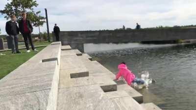 Virgin gamer tries parkour