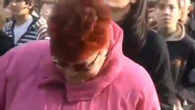 Granny Cummile found in Zaun jamming at local Seraphine concert 😨