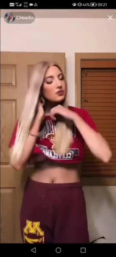 They always fuck up when doing hair I love it 😂