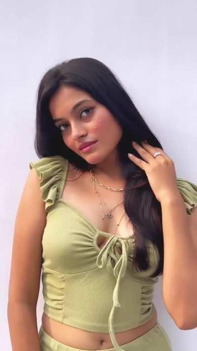 Meenakshi Madhavy 🍩😋