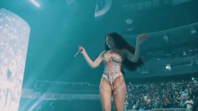 Glo twerking in Slo Mo