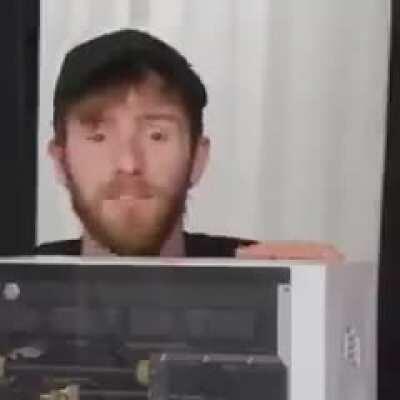 Linus trying to tie stuff in with sponsorships