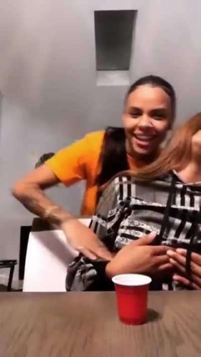 UGLY4SSN4EE & 4S!4 N!C0LE