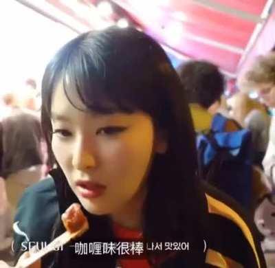 Seulgi eating 