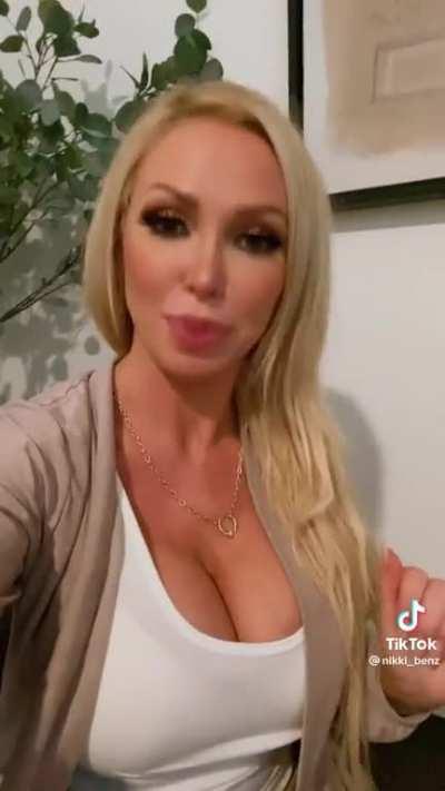 Nikki Benz @nikki_benz