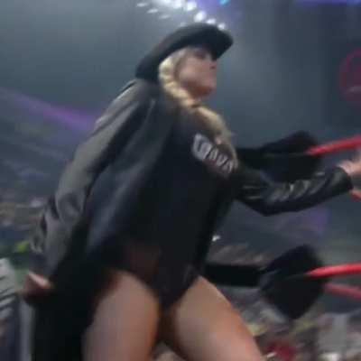 Those Pig tails are SCREAMING to be pulled! 😋