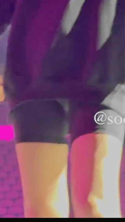 brightened and zoomed in version of jennie's pussy line and tight cameltoe ððð¦ð¦