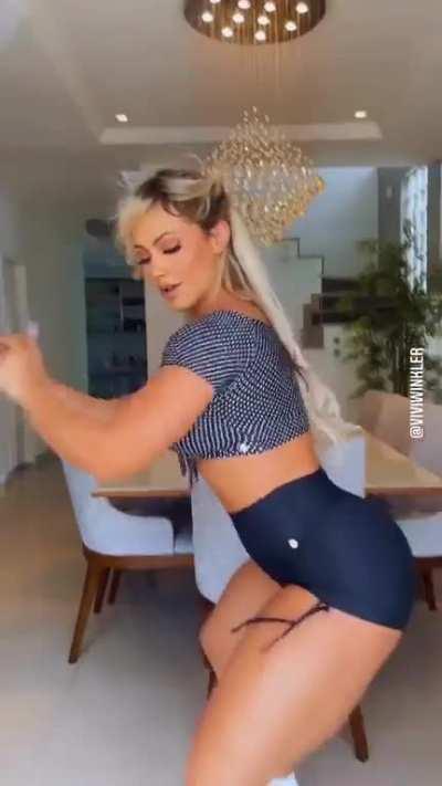 Melhor v&iacute;deo dela, de nada.