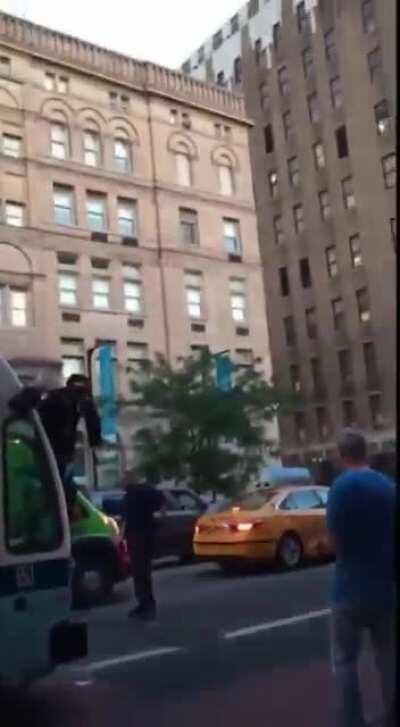 Dominicans should just narrate everything in NYC