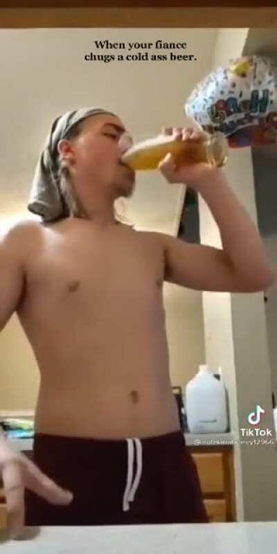 Cool Guy chugs beer like a pro 🍺🍺