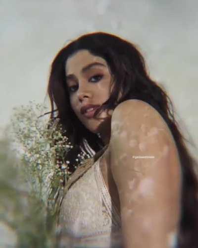 The Hottie Janhvi Kapoor... She's my sweetheart. I love her so so much 🥰❤️