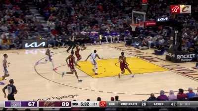 [Highlight] Mobley in transition to Garland who lobs it for Okoro, Okoro has 20 points and Garland has his 11th assist of the game