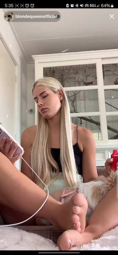 Her @blondequeenofficial