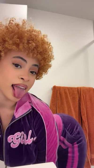 That facial expression tho 😍