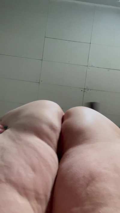 Rump-a-saurus rex 🦕 