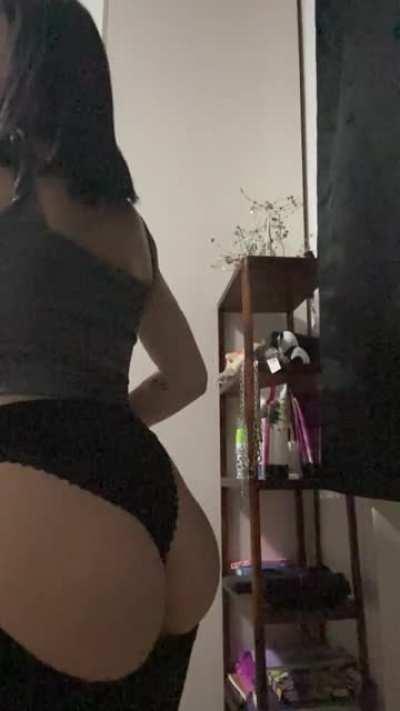 Describe this with an emoji