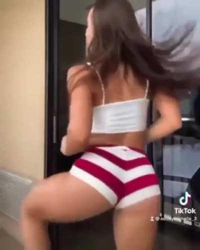 Ashley Damboise twerking 🍑🤤