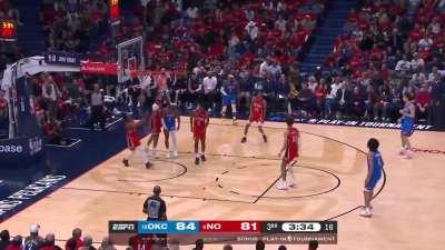 [Highlight] Shai Gilgeous-Alexander spins into a layup for his 16th point in the quarter.