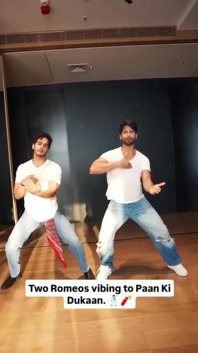 Two romeos vibing to paan ki dukaan🔥