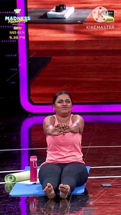 Hemangi Kavi - Sexy armpis and boobs [video]