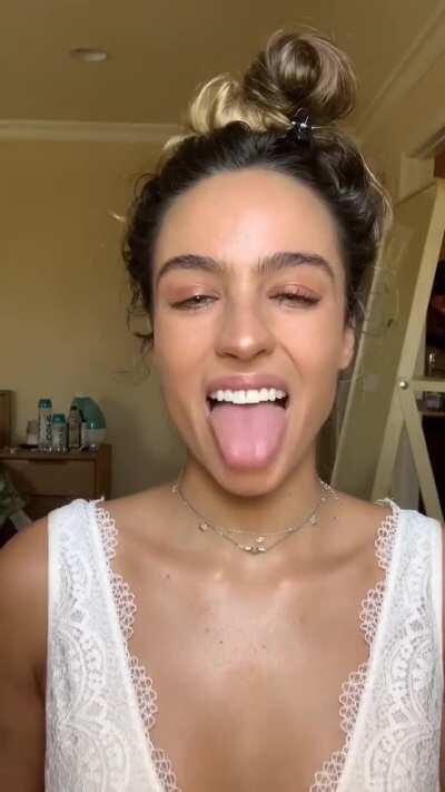 Love her face, what do you guys think ?