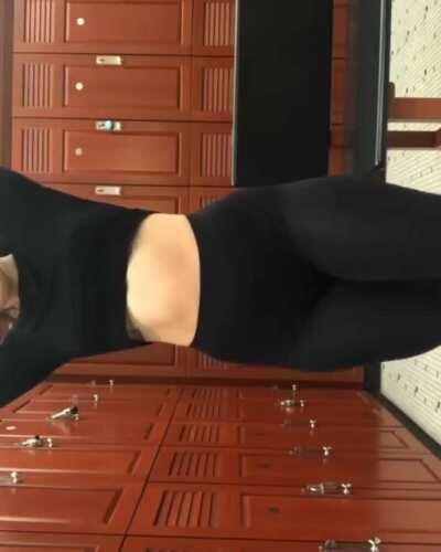 Showin off in tight black yoga