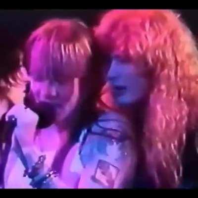 Dave Mustaine whispers something into Axl's ear...