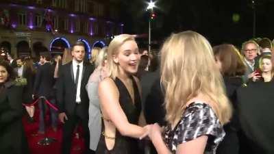 jennifer lawrence and natalie dormer kiss