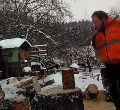 Dude has no arms, but chops wood better than most…