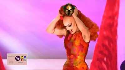 When you lost 5 games in a row and is at risk of demotion but decided to play 10 more games to gain back some LP✨🤡