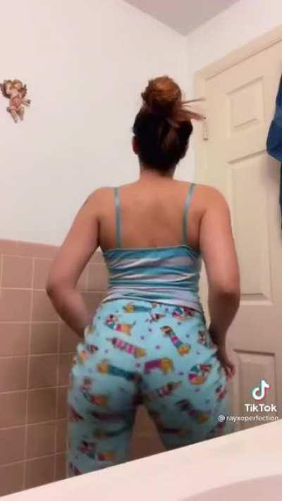 Soft & Jiggly No.495 😍🍑