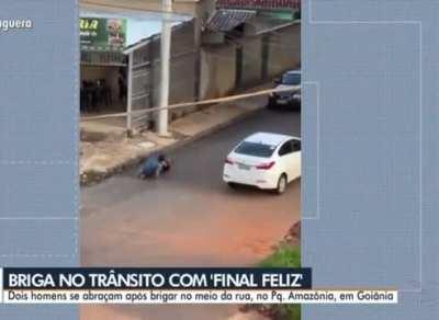 Amizade entre homens começa assim