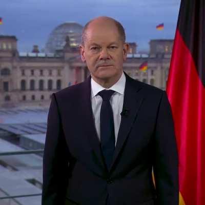 Bundeskanzler Scholz adressiert die Nation.