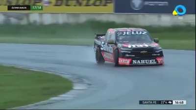 Final de película en las TC Pick Up bajo la lluvia con neumáticos de piso seco