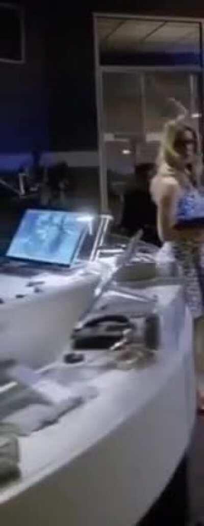 Emily Bett Rickards ass is so fat it sits while she’s standing