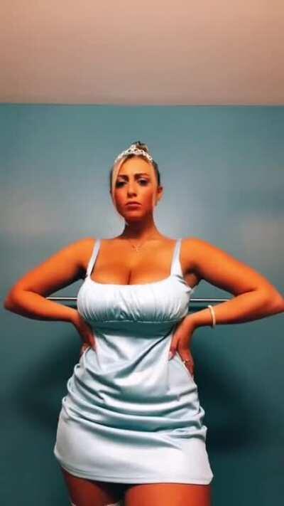 The fucking Tits on this girl 😲😲😲