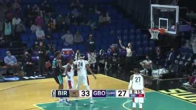 [Highlight] LiAngelo Ball scores his first career G-League points with a 3-pointer!