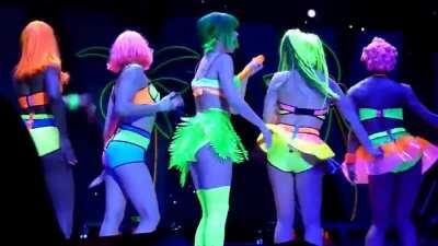 Katy Perry teasing, what I’d give to see this live show again