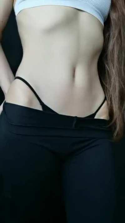 Monday morning midriff before breakfast 😋