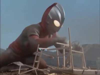 Me trying to rebuild my cousin's Lego set I accidentally destroyed be like: