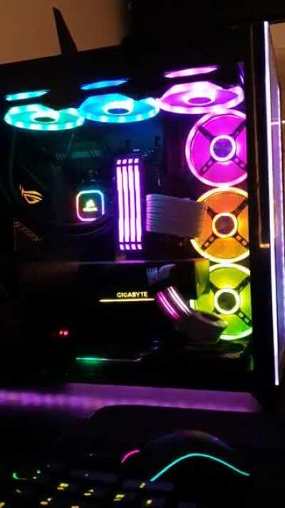 My Lian-Li O11 Dynamic Razer EditionXCorsair build.