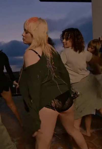 How would you fuck Billie Eilish?