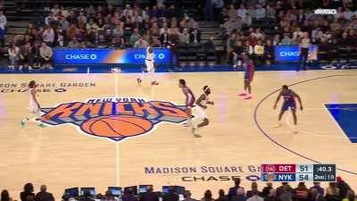 [Highlight] Pistons rookie Marcus Sasser and Cade Cunningham drilling 3s in the last 2 min of the half to tie the game; prev. down by 16