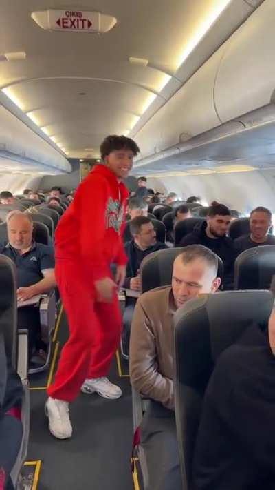 Tiktoker needs attention on a flight